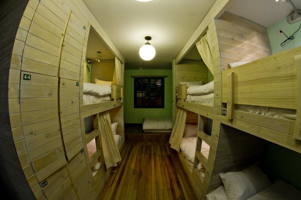 12:12 Hostels Bogota Bilik gambar