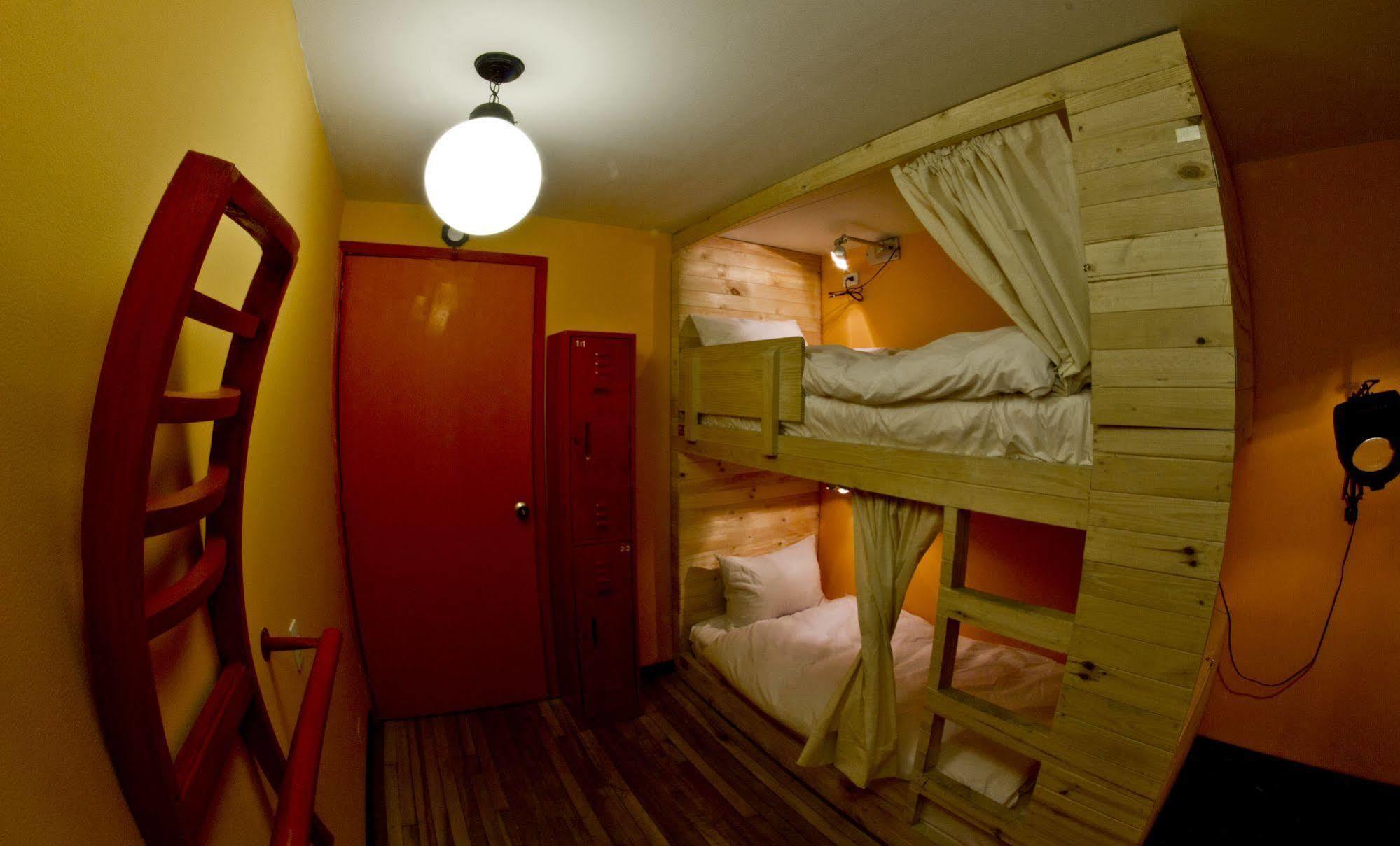 12:12 Hostels Bogota Luaran gambar