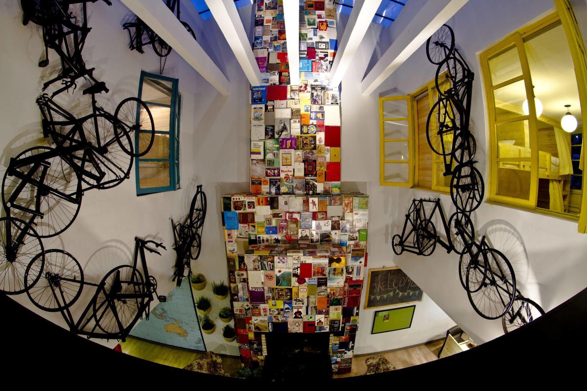 12:12 Hostels Bogota Luaran gambar